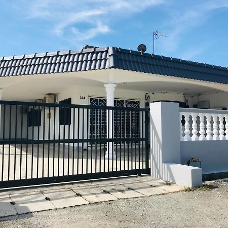 Cozy And Comfortable Homestay In Sungai Siput Buitenkant foto